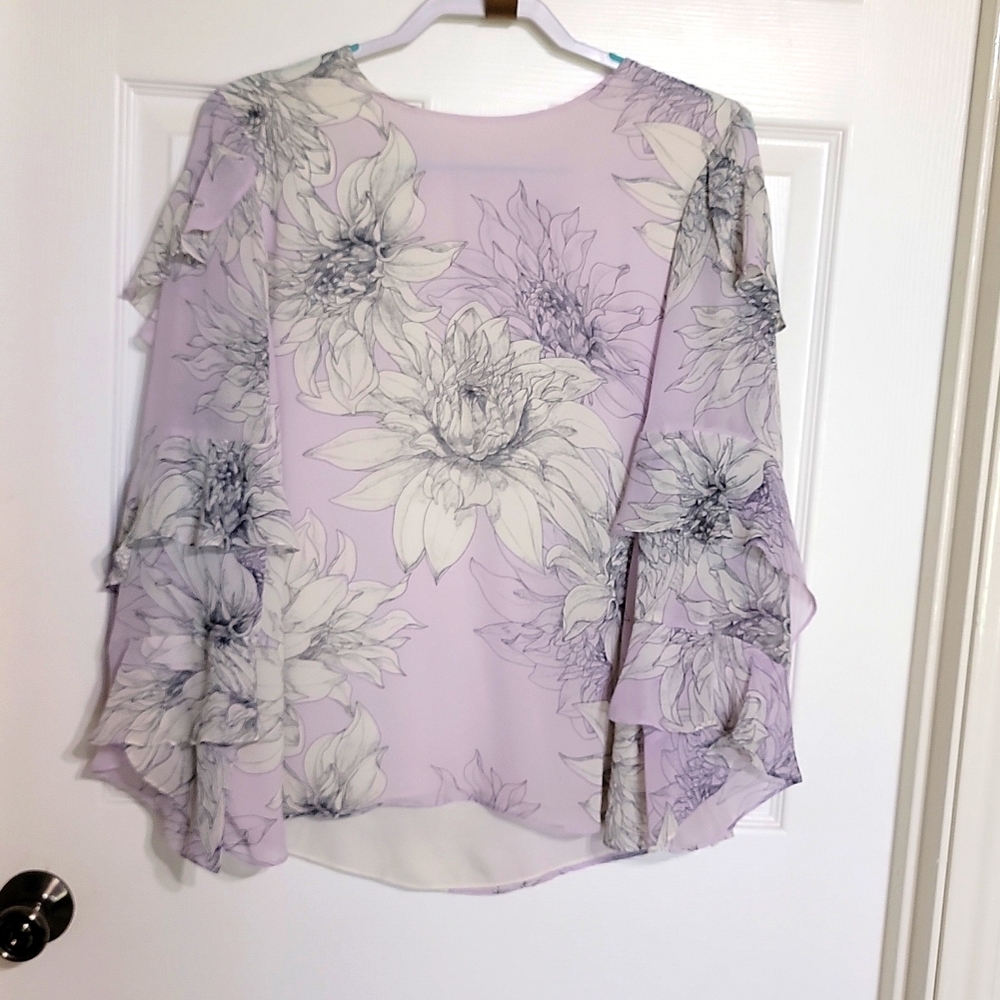 Vince Camuto Floral Top with Tiered Ruffle Sleeves Women's Size 1X